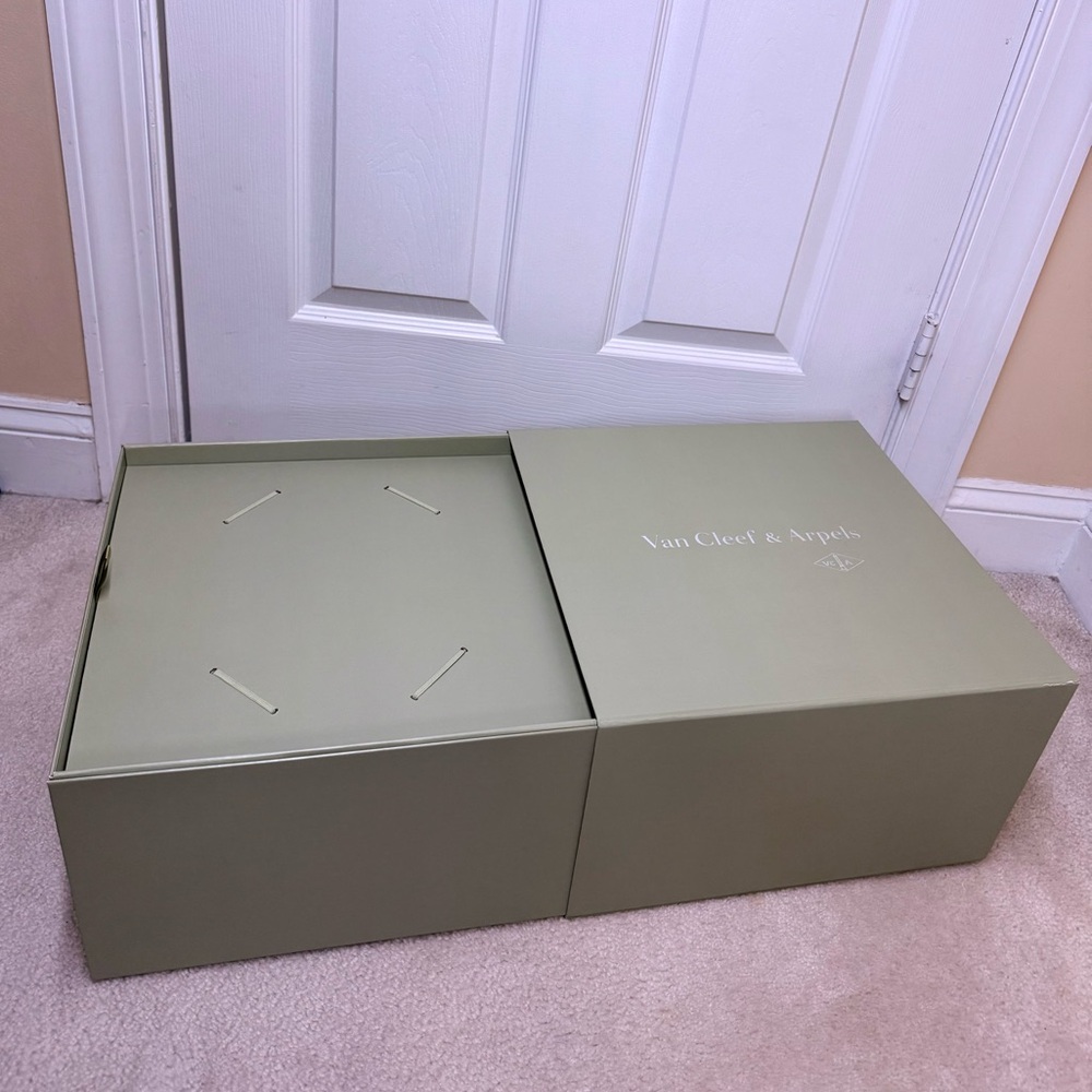 Van Cleef & Arpels Empty Sage Presentation Green Box 100% Authentic 14x14x9